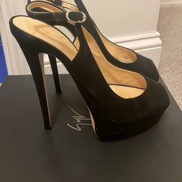 Black Heels - Picture 2 of 6